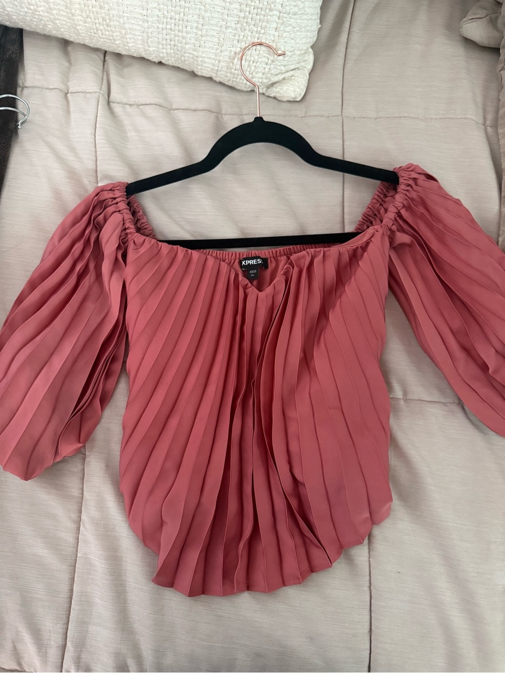 Express Pleated Off-Shoulder Blouse in Dusty Rose Mauve